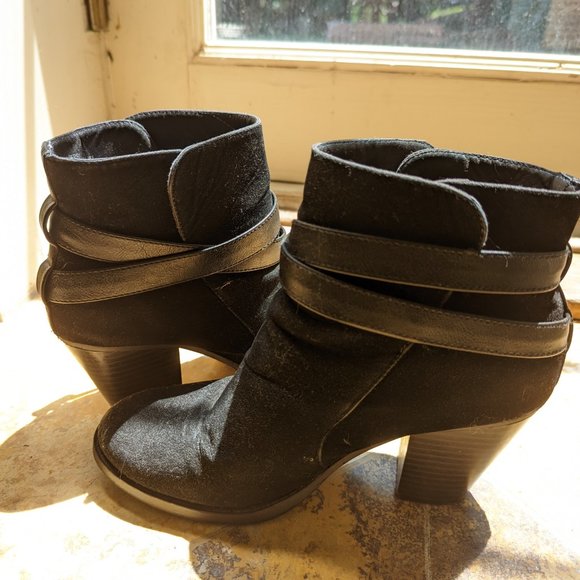 Cute Black Botties with Leather Strap and Buckle Size 8 - Picture 5 of 7
